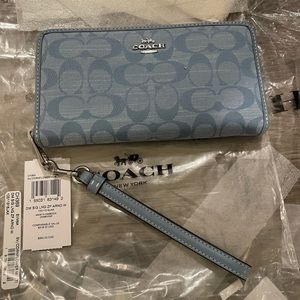 Coach Long Zip Around Wallet In Signature
Chambray Silver/Cornflower Multi